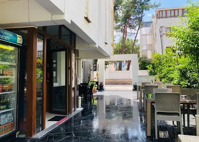 Lavin Garden Hotel