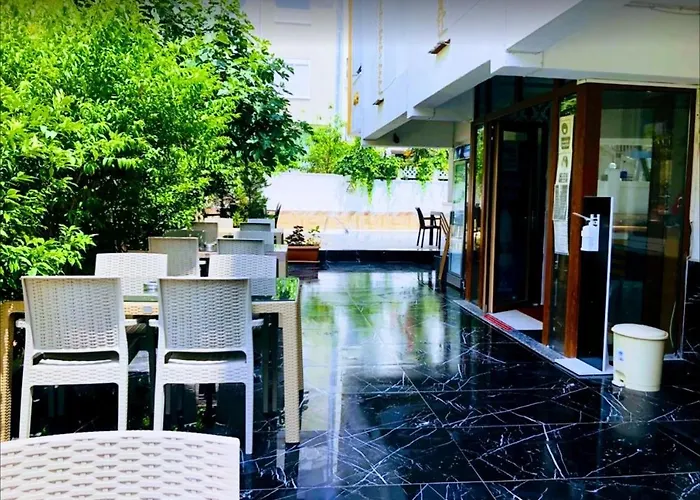 Lavin Garden Hotel